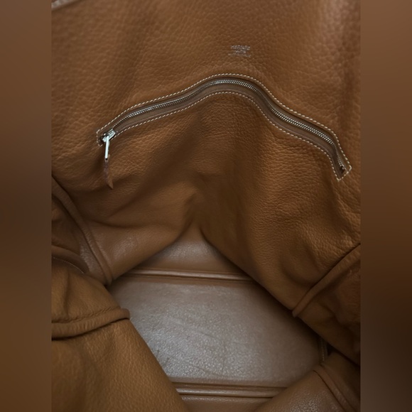 Hermes Tan Leather Tote Bag
Approx 16.5” high X 6”deep X 13” wide 6” strap drop - Picture 8 of 10